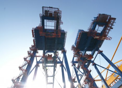 Владивостокский морской торговый порт начал обслуживать контейнерную линию с портами Китая и Южной Кореи