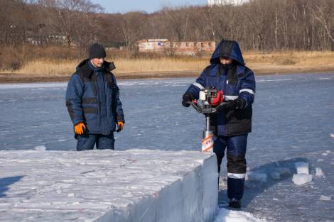 В Приморье создают новую технологию строительства ледовых островов