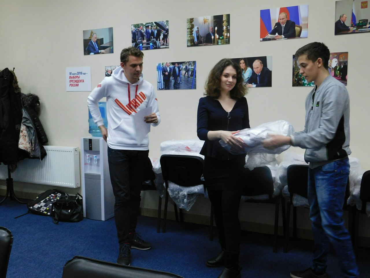 Волонтеры избирательного штаба Путина получили экипировку. Фото: "Республика"/Ася Крыжановская