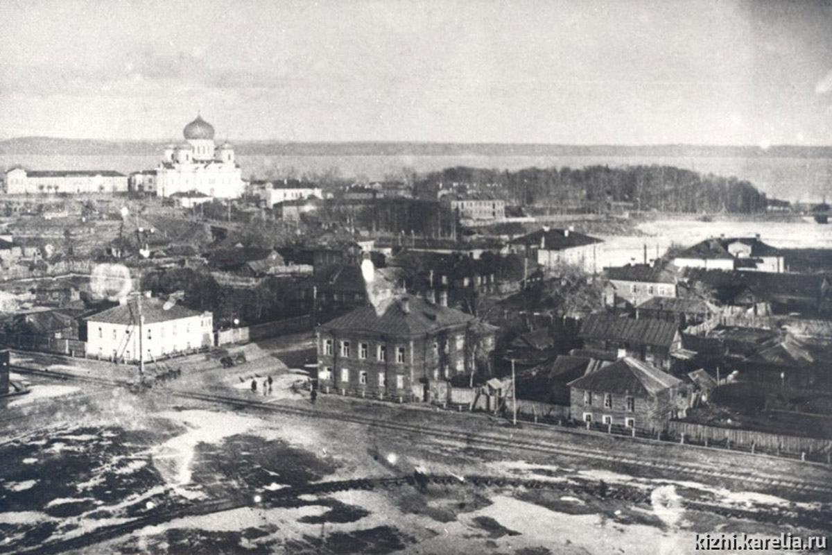 Вид на город со стороны Зареки. Снимок начала 30-х годов. Фото из архива музея "Кижи"