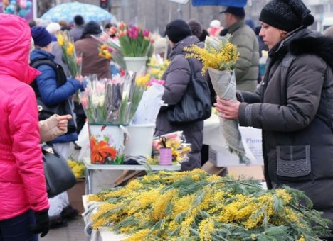 Власти готовятся устроить на торговцев цветами предпраздничную облаву
