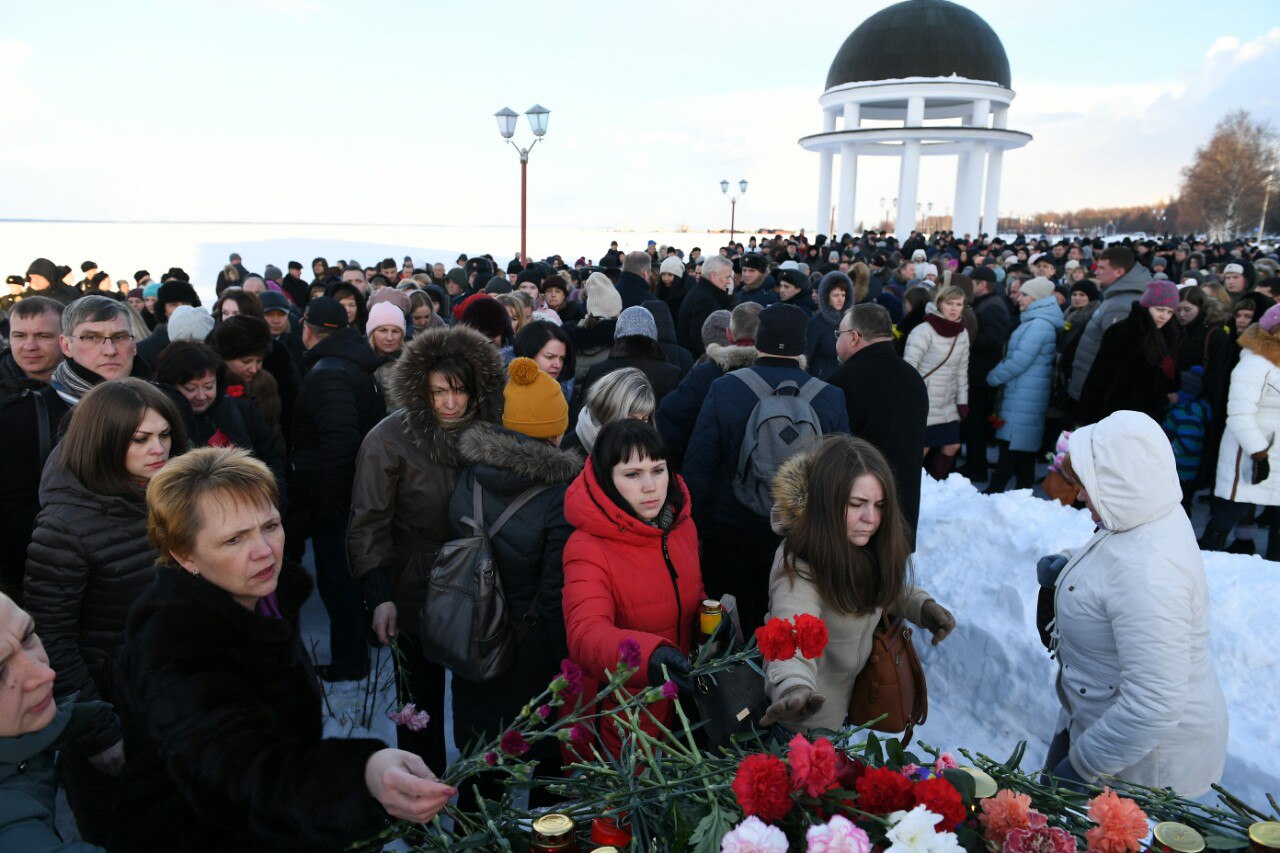 Свеча памяти по погибшим в Кемерово