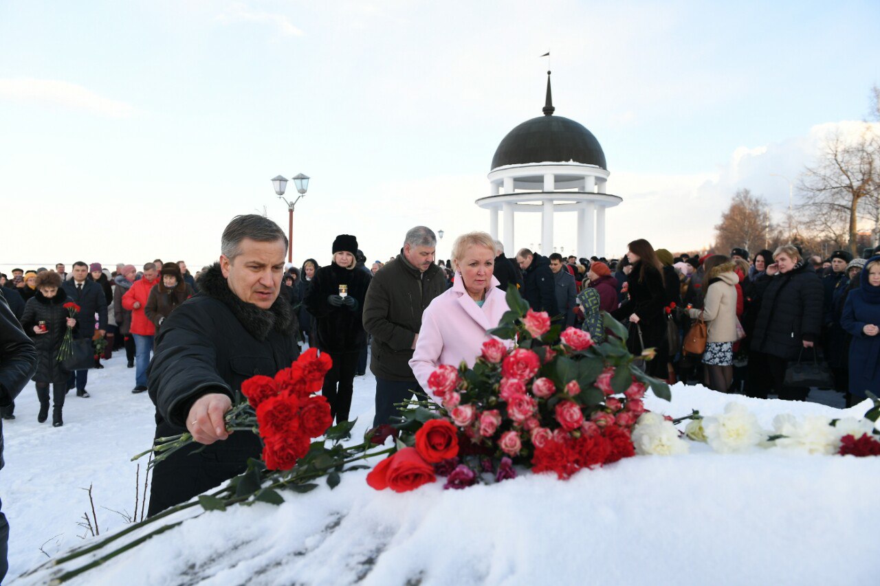 Свеча памяти по погибшим в Кемерово