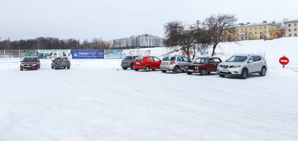 А так сейчас выглядит парковка. Фото: ИА "Республика" / Леонид Николаев.