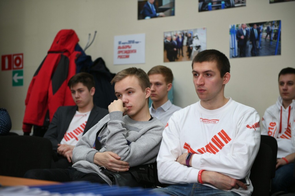 Волонтеры на итоговой встрече. Фото: ИА "Республика" / Сергей Юдин