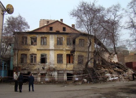 В историческом районе Владивостока обрушилось здание (Фото)
