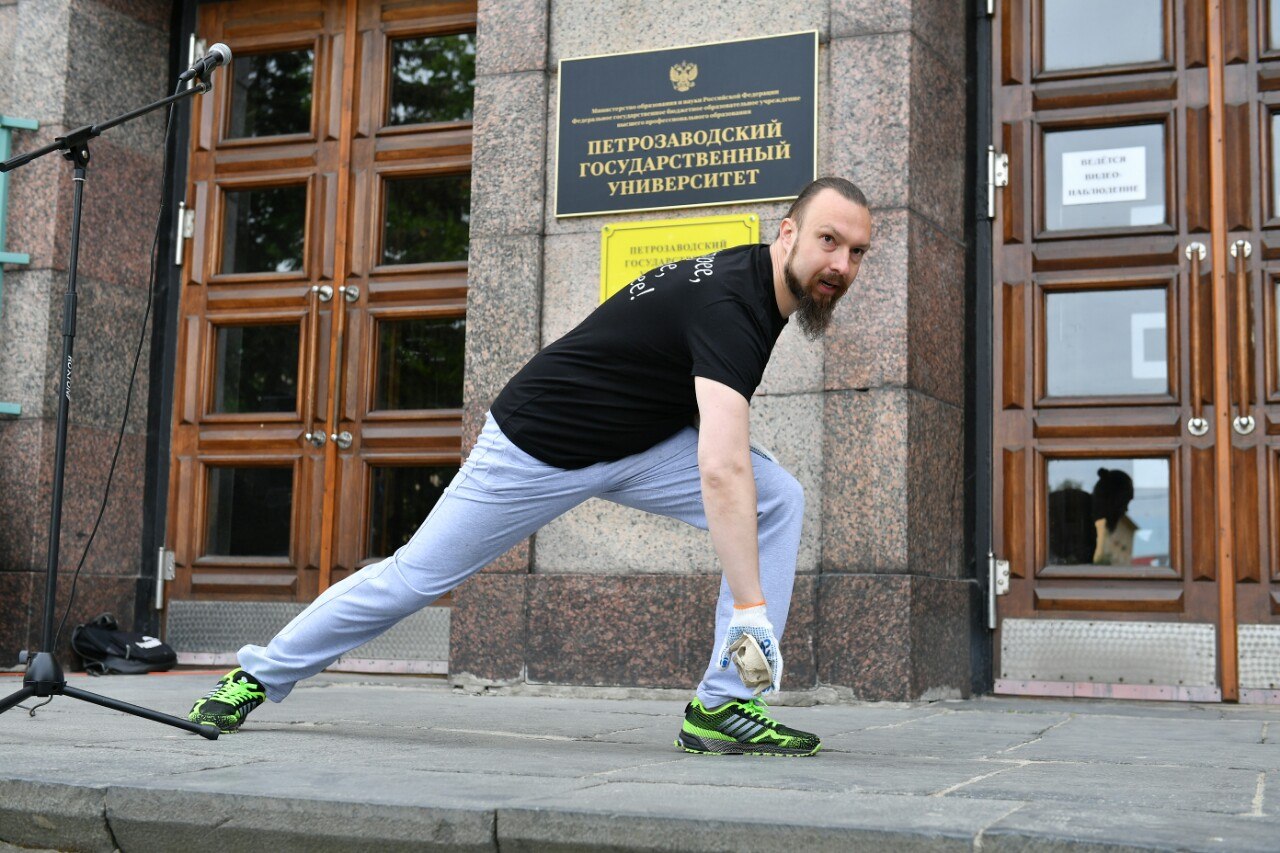 Алексей Купряков демонстрирует мужскую технику плоггинга