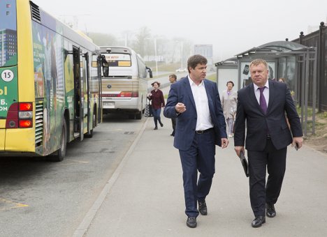Глава Владивостока взял под контроль движение автобусов на остров Русский