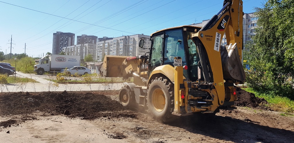 Благоустройство газона на Древлянке. Фото: пресс-служба мэрии 