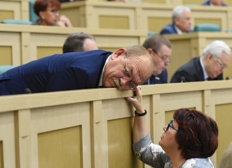 Разгребать партийные завалы в Приморье поручено женщине
