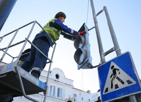 Во Владивостоке в оживленном месте заработал светофор