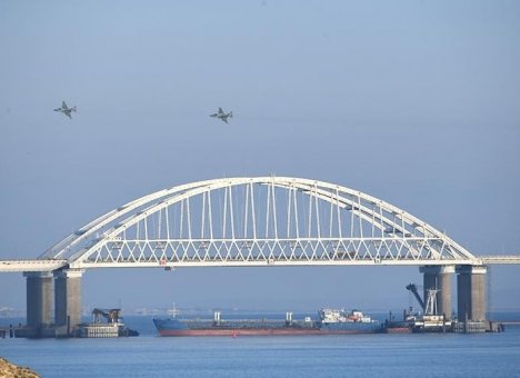 Рубль резко падает из-за конфликта в Азовском море