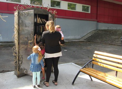 В Приморье появились новые уличные книжные шкафы