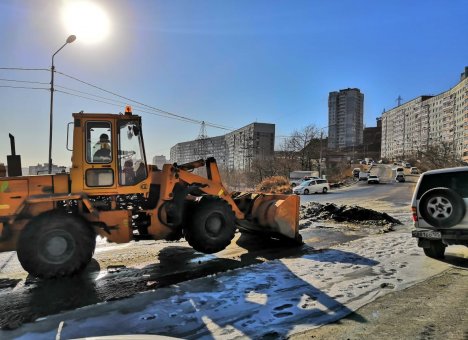 Более 100 КамАЗов мусора вывезли с улиц Владивостока за праздничные дни
