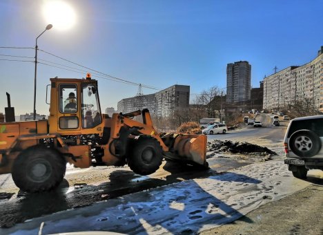 Более 100 КамАЗов мусора вывезли с улиц Владивостока за праздничные дни