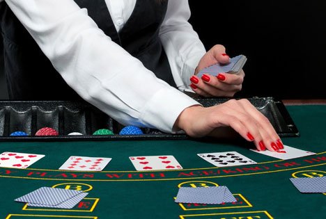 Как бухгалтер из Приморья стала крупье в арабском казино