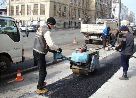 Во Владивостоке непривычно рано начался ремонт тротуаров