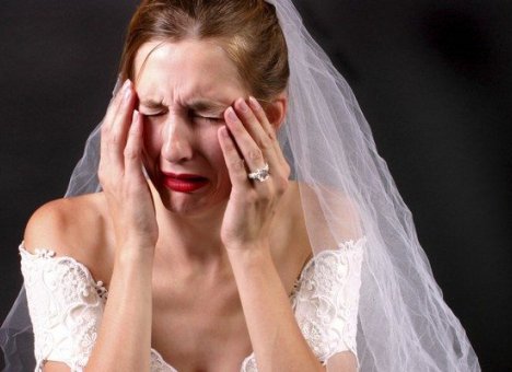 ЗАГСы подают сигнал SOS: число зарегистрированных браков в России буквально обрушилось