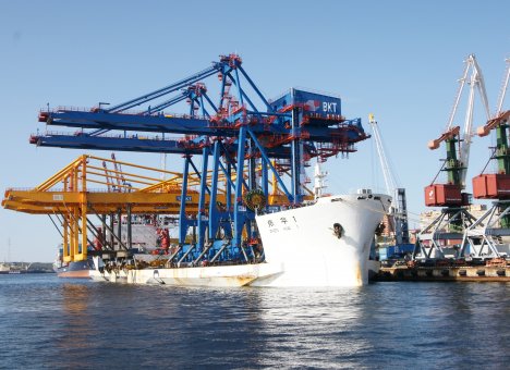 Через порт Владивосток пойдут транзитные контейнеры из Японии в Европу