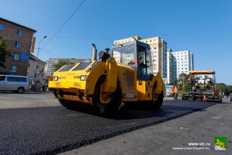 Дорожники должны укатать Владивосток в асфальт в указанный срок