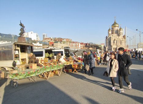 Во Владивостоке центральную площадь снегом не засыпят