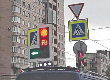 В России устанавливают новые светофоры с буквами 