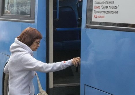 Власти Владивостока уступили пассажирам