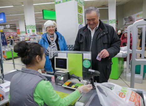 Жители края получают скидки на товары первой необходимости по карте 