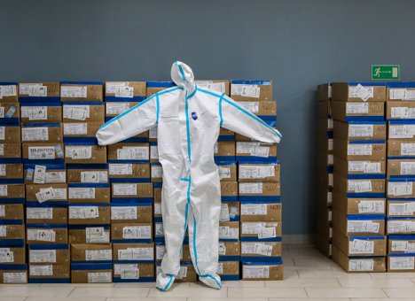 Вторая партия защитных костюмов для врачей поступила в Приморье