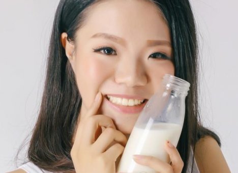 Китайцам разрешили пить молоко с Дальнего Востока России