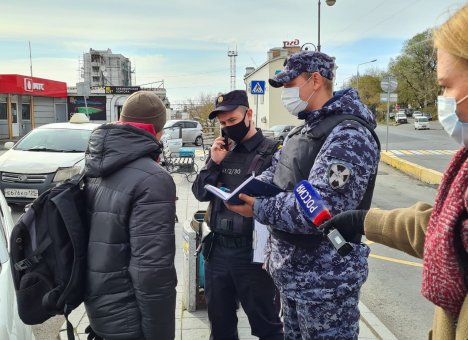 Соблюдение масочного режима проверяют во Владивостоке