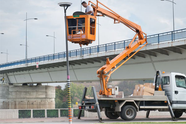 Автовышка в аренду в Москве дешево, круглосуточно